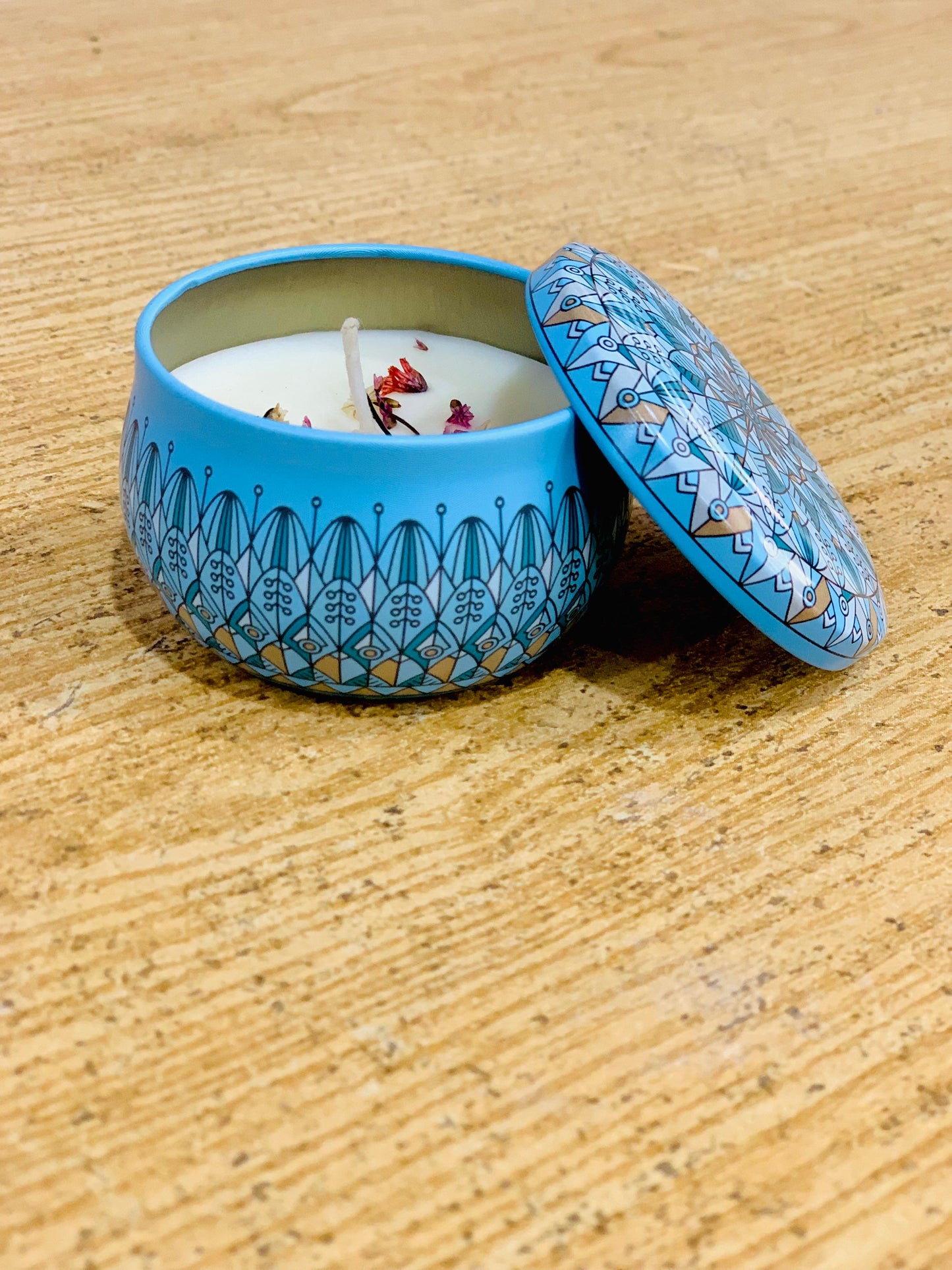 Tin jar scented candles (assorted designs) -